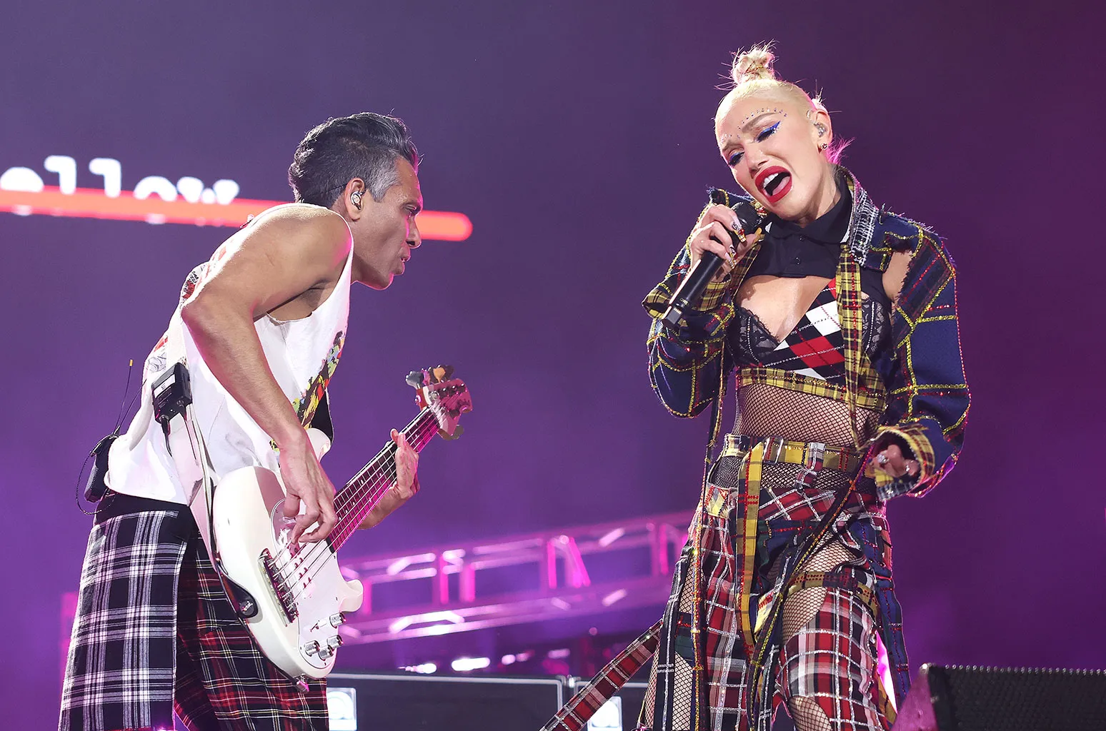 No Doubt live on tour
